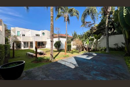 Casa à venda com 690m², 5 quartos e 4 vagasQuintal