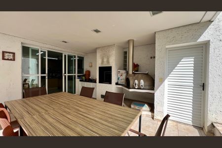 Casa à venda com 690m², 5 quartos e 4 vagasChurrasqueira