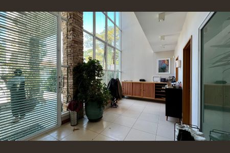 Casa à venda com 690m², 5 quartos e 4 vagasHall