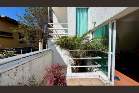 Casa à venda com 690m², 5 quartos e 4 vagasVaranda da suite 3