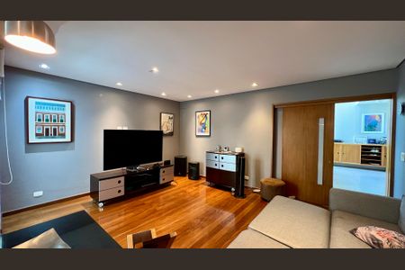 Casa à venda com 690m², 5 quartos e 4 vagasSala de TV