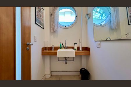 Casa à venda com 690m², 5 quartos e 4 vagasLavabo