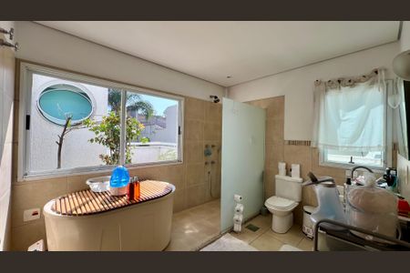 Casa à venda com 690m², 5 quartos e 4 vagasBanheiro da Suíte 3 Ela