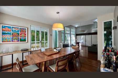 Casa à venda com 690m², 5 quartos e 4 vagasSala de Jantar