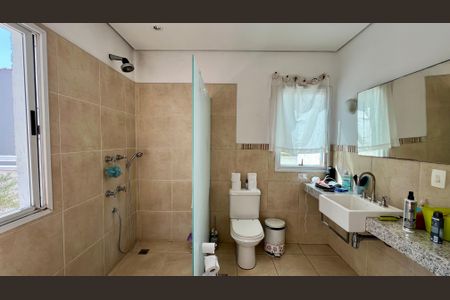 Casa à venda com 690m², 5 quartos e 4 vagasBanheiro da Suíte 3 Ela