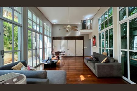 Casa à venda com 690m², 5 quartos e 4 vagasSala