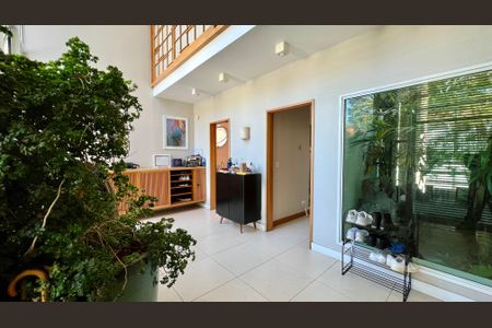 Casa à venda com 690m², 5 quartos e 4 vagasHall