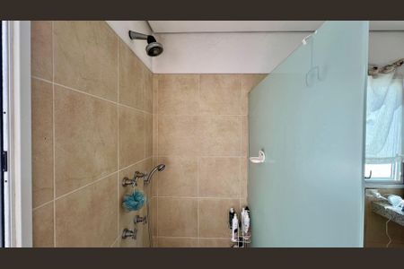 Casa à venda com 690m², 5 quartos e 4 vagasBanheiro da Suíte 3 Ela