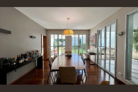Casa à venda com 690m², 5 quartos e 4 vagasSala de Jantar