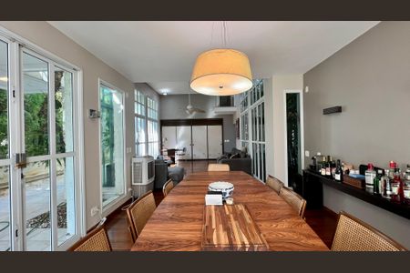 Casa à venda com 690m², 5 quartos e 4 vagasSala de Jantar