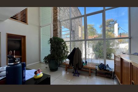 Casa à venda com 690m², 5 quartos e 4 vagasHall