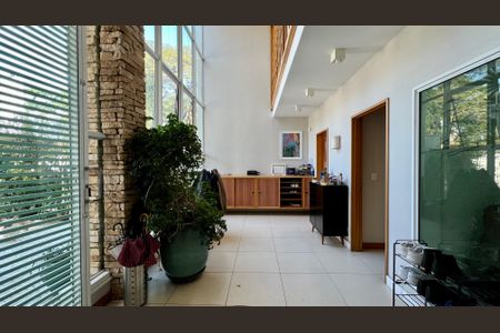 Casa à venda com 690m², 5 quartos e 4 vagasHall