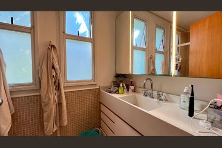 Casa à venda com 690m², 5 quartos e 4 vagasBanheiro da Suíte 1