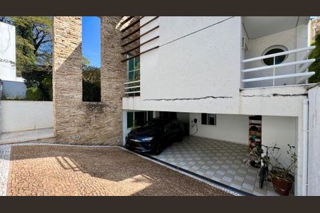 Casa à venda com 690m², 5 quartos e 4 vagasGaragem