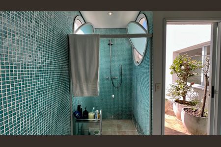 Casa à venda com 690m², 5 quartos e 4 vagasBanheiro da Suíte 3 Ele