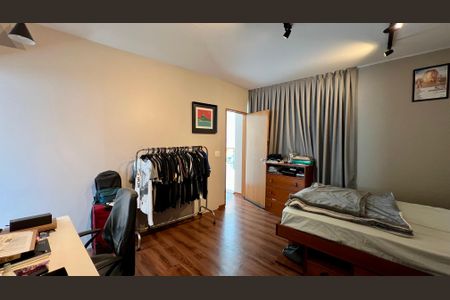 Casa à venda com 690m², 5 quartos e 4 vagasSuíte 2