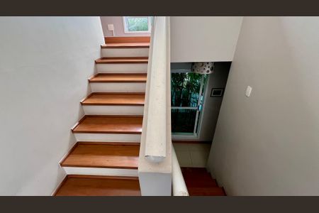Casa à venda com 690m², 5 quartos e 4 vagasEscada