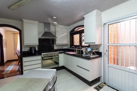 Casa à venda com 249m², 3 quartos e 4 vagas Casa à venda com 249m², 3 quartos e 4 vagasCozinha