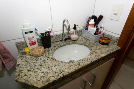 Casa de condomínio à venda com 160m², 3 quartos e 2 vagas Casa de condomínio à venda com 160m², 3 quartos e 2 vagasBanheiro da Suíte