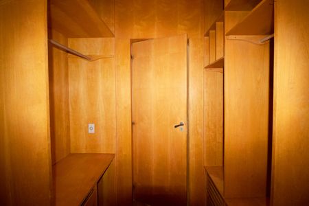 Apartamento para alugar com 288m², 4 quartos e 3 vagasCloset do quarto 4