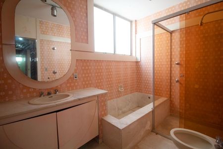 Apartamento para alugar com 288m², 4 quartos e 3 vagasBanheiro do Quarto 4