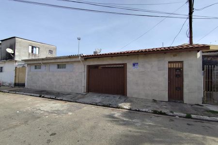 Casa à venda com 14m², 3 quartos e 3 vagas Casa à venda com 14m², 3 quartos e 3 vagasFachada