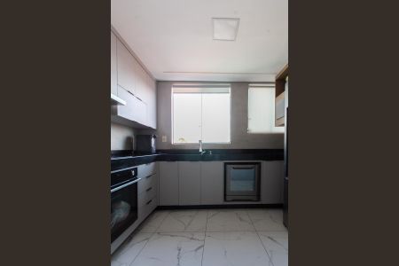 Apartamento para alugar com 136m², 3 quartos e 2 vagas Apartamento para alugar com 136m², 3 quartos e 2 vagasCozinha