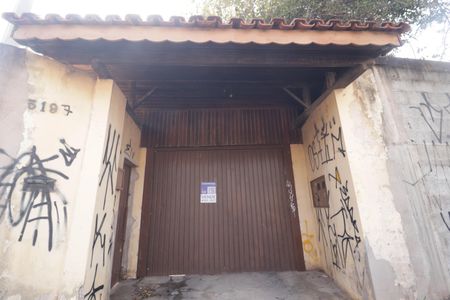 Casa para alugar com 5285m², 3 quartos e 8 vagasFachada