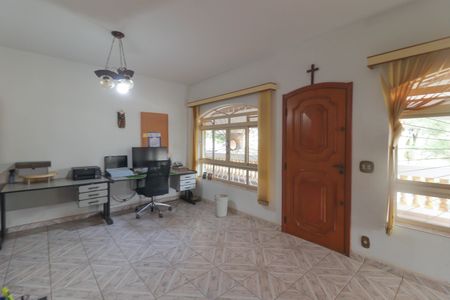 Casa para alugar com 5285m², 3 quartos e 8 vagasSala