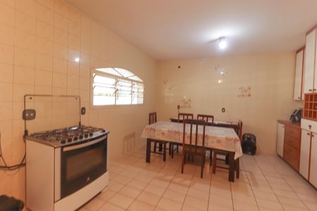 Casa para alugar com 5285m², 3 quartos e 8 vagasCozinha e Área de Serviço