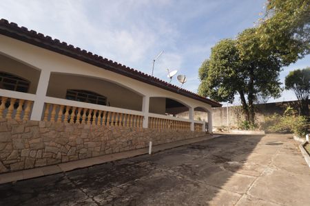 Casa para alugar com 5285m², 3 quartos e 8 vagasQuintal