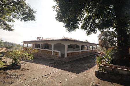 Casa para alugar com 5285m², 3 quartos e 8 vagasQuintal