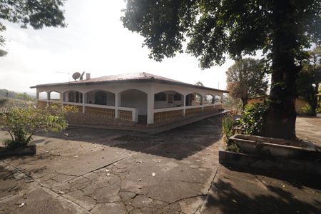 Casa para alugar com 5285m², 3 quartos e 8 vagasQuintal