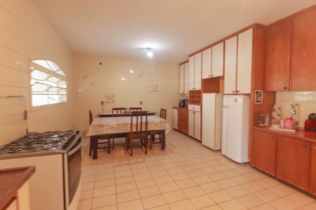 Casa para alugar com 5285m², 3 quartos e 8 vagasCozinha e Área de Serviço