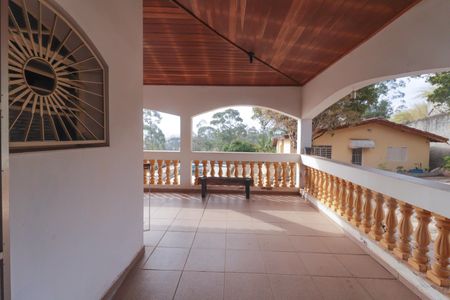 Casa para alugar com 5285m², 3 quartos e 8 vagasQuintal