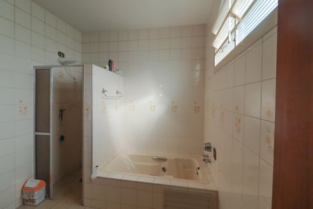 Casa para alugar com 5285m², 3 quartos e 8 vagasBanheiro Suíte 1