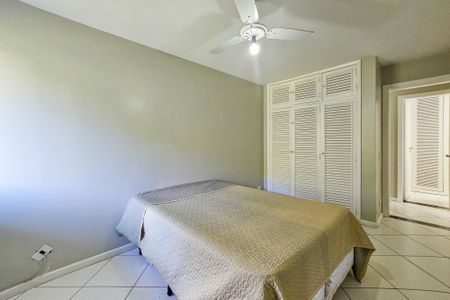 Quarto 1 de apartamento para alugar com 2 quartos, 200m² em Barra Funda, Guarujá