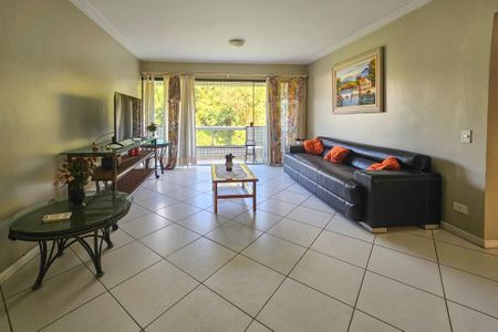 Sala de apartamento para alugar com 2 quartos, 200m² em Barra Funda, Guarujá