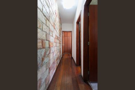 Casa à venda com 120m², 2 quartos e 2 vagasCorredor