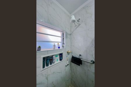 Casa à venda com 240m², 2 quartos e 2 vagasBanheiro Social