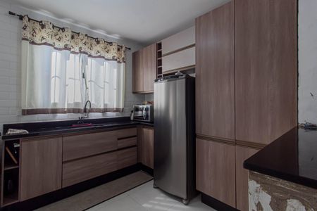 Casa à venda com 155m², 5 quartos e 2 vagas Casa à venda com 155m², 5 quartos e 2 vagasCozinha