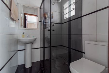 Casa à venda com 155m², 5 quartos e 2 vagas Casa à venda com 155m², 5 quartos e 2 vagasBanheiro