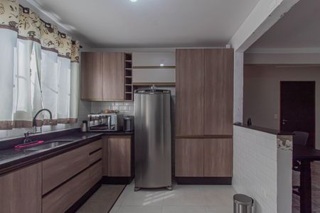 Casa à venda com 155m², 5 quartos e 2 vagas Casa à venda com 155m², 5 quartos e 2 vagasCozinha