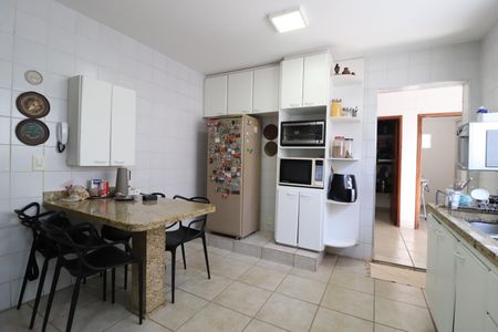 Casa para alugar com 350m², 4 quartos e 4 vagasCozinha