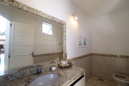 Casa para alugar com 350m², 4 quartos e 4 vagasBanheiro da Piscina