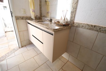 Casa para alugar com 350m², 4 quartos e 4 vagasBanheiro da Piscina