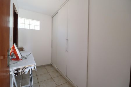 Casa para alugar com 350m², 4 quartos e 4 vagasÁrea de Serviço