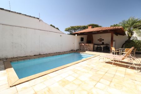 Casa para alugar com 350m², 4 quartos e 4 vagasPiscina
