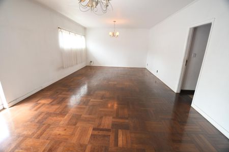 Casa para alugar com 170m², 3 quartos e 4 vagasSala