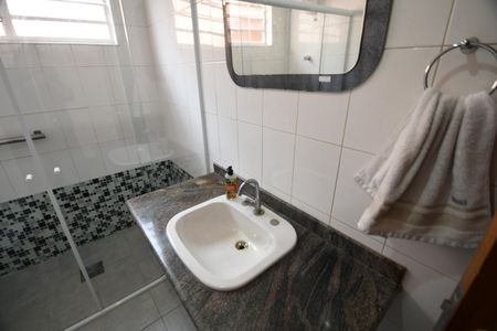 Casa para alugar com 170m², 3 quartos e 4 vagasBanheiro 2